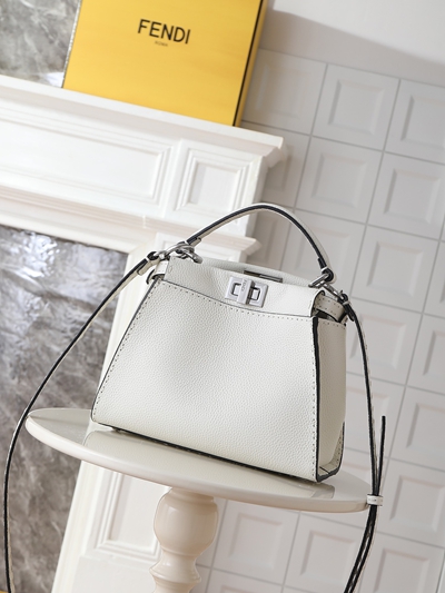 フェンディバッグ素材ディテール